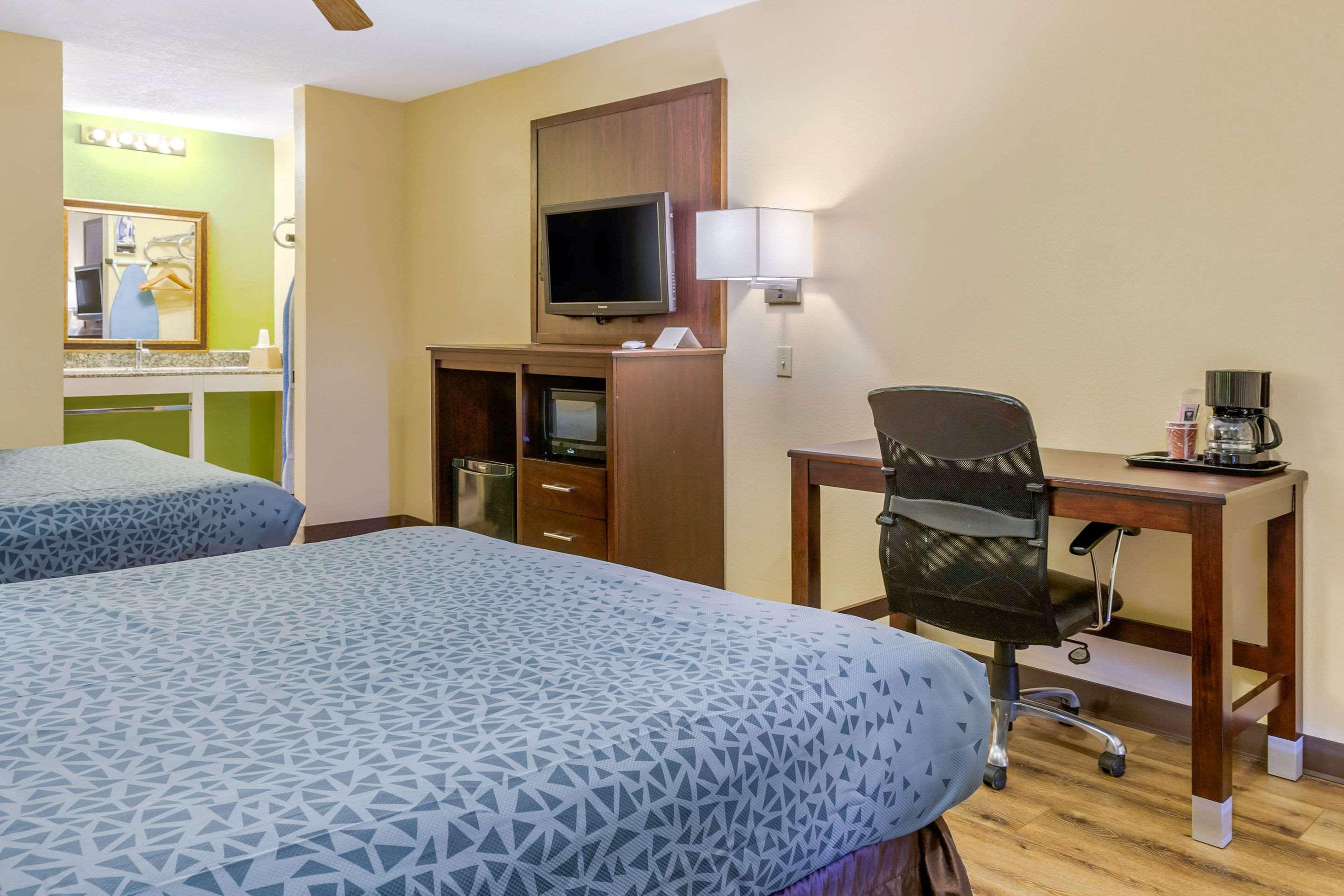 Econo Lodge West - Coors Blvd Albuquerque Bagian luar foto